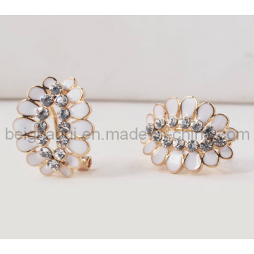 Oval-Shaped White Fashion Design Earrings